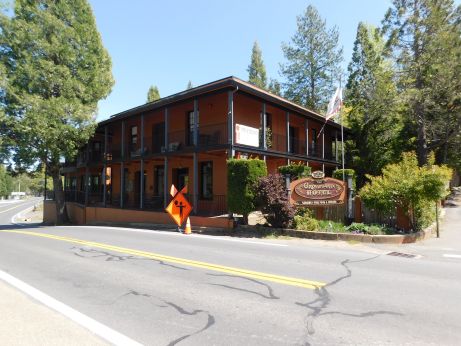 [Picture of Groveland Hotel]